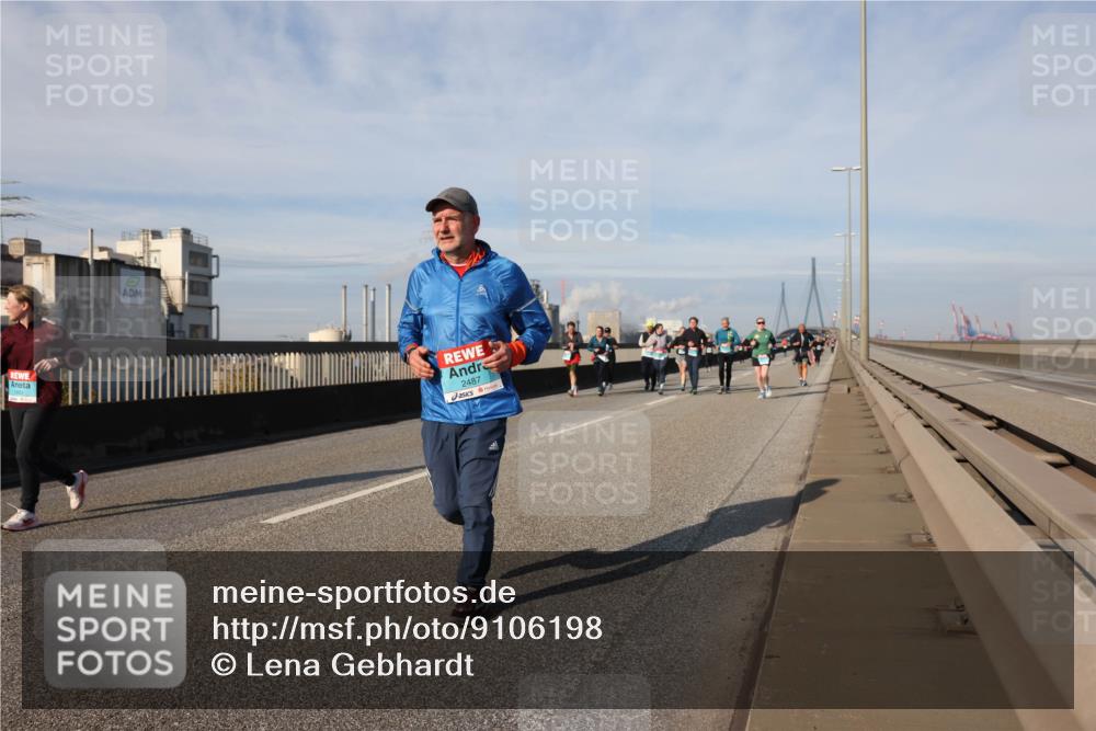 03.10.2025 - Köhlbrandbrückenlauf Lena Gebhardt http://msf.ph/oto/9106198 03.10.2025 10:13:17 Position 2 2487 meine-sportfotos.de