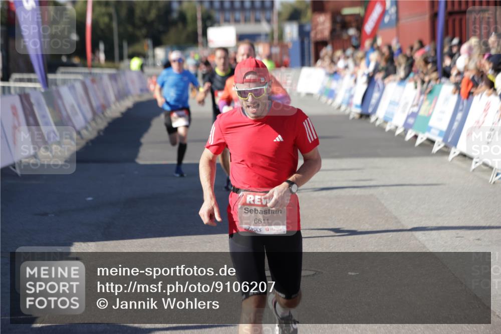 03.10.2025 - Köhlbrandbrückenlauf Jannik Wohlers http://msf.ph/oto/9106207 03.10.2025 12:58:54 Ziel 4126, 4368, 5824, 5955, 6167, 6611, 6674 meine-sportfotos.de