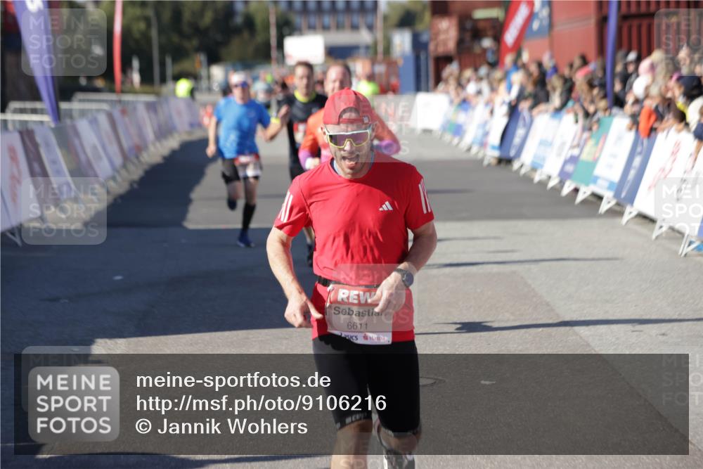 03.10.2025 - Köhlbrandbrückenlauf Jannik Wohlers http://msf.ph/oto/9106216 03.10.2025 12:58:54 Ziel 4126, 4368, 5824, 5955, 6167, 6611, 6674 meine-sportfotos.de