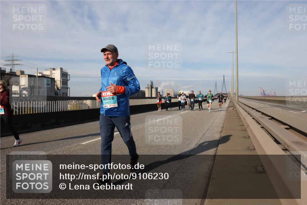 03.10.2025 - Köhlbrandbrückenlauf Lena Gebhardt http://msf.ph/oto/9106230 03.10.2025 10:13:18 Position 2 2487 meine-sportfotos.de
