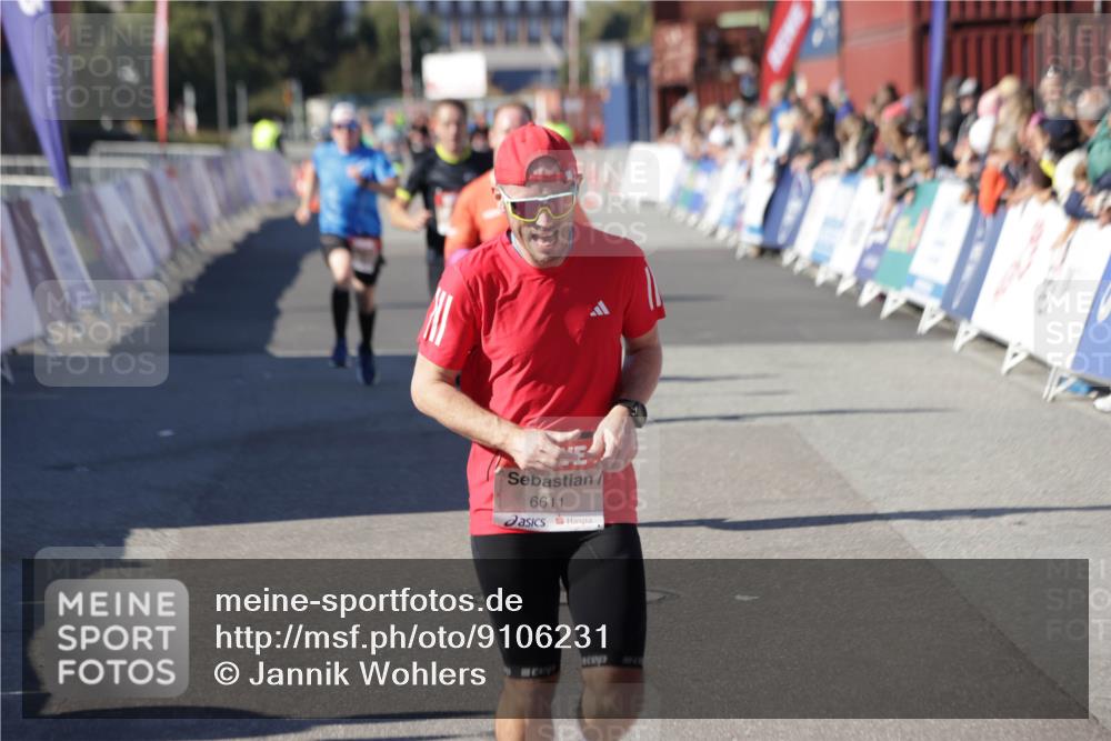 03.10.2025 - Köhlbrandbrückenlauf Jannik Wohlers http://msf.ph/oto/9106231 03.10.2025 12:58:54 Ziel 4126, 4368, 5824, 5955, 6167, 6611, 6674 meine-sportfotos.de