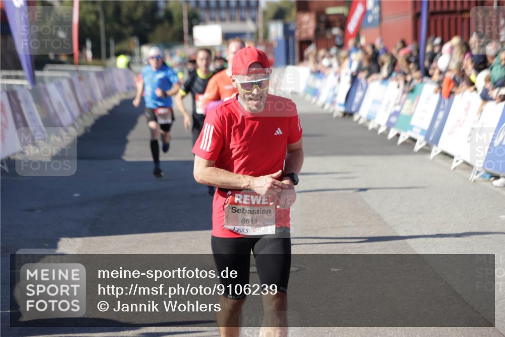 03.10.2025 - Köhlbrandbrückenlauf Jannik Wohlers http://msf.ph/oto/9106239 03.10.2025 12:58:54 Ziel 4126, 4368, 5824, 5955, 6167, 6611, 6674 meine-sportfotos.de