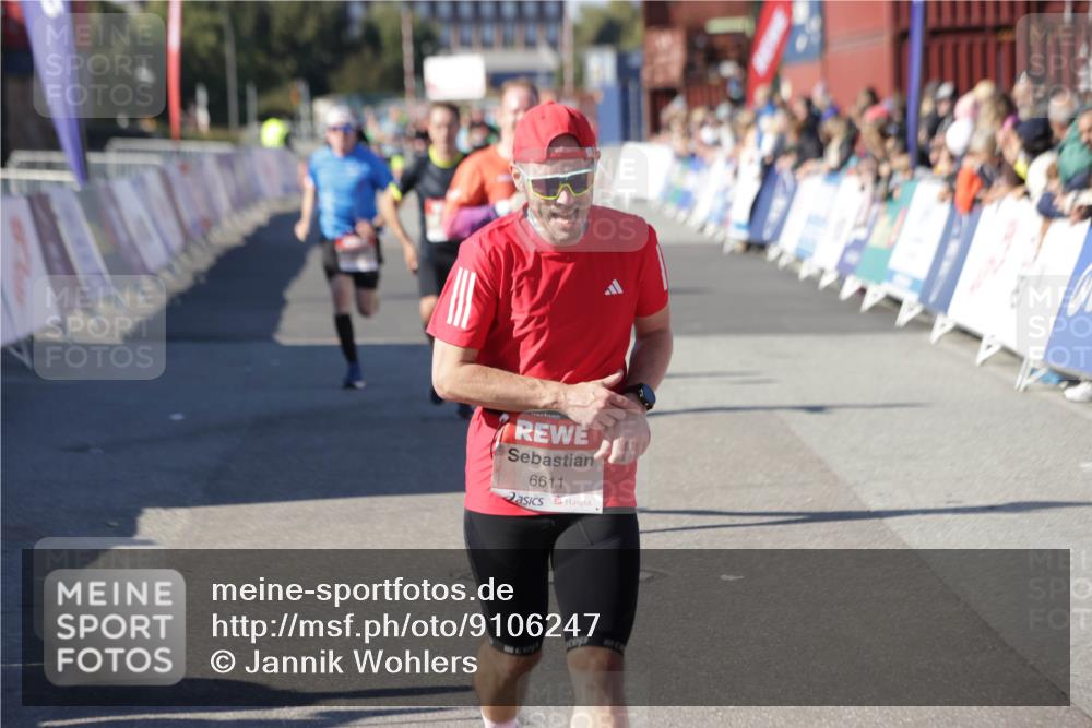 03.10.2025 - Köhlbrandbrückenlauf Jannik Wohlers http://msf.ph/oto/9106247 03.10.2025 12:58:54 Ziel 4126, 4368, 5824, 5955, 6167, 6611, 6674 meine-sportfotos.de