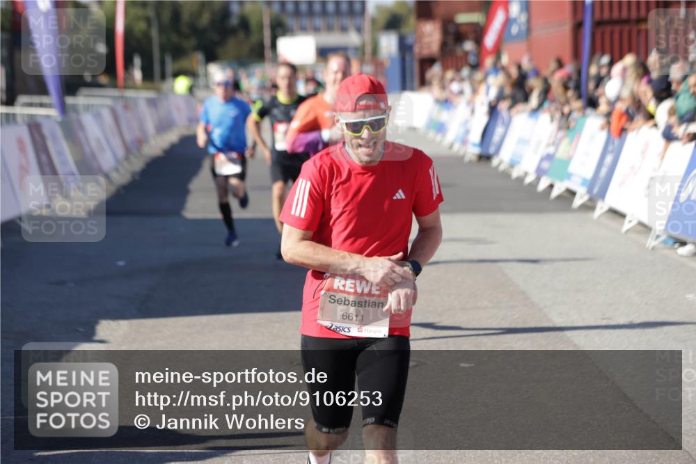 03.10.2025 - Köhlbrandbrückenlauf Jannik Wohlers http://msf.ph/oto/9106253 03.10.2025 12:58:54 Ziel 4126, 4368, 5824, 5955, 6167, 6611, 6674 meine-sportfotos.de