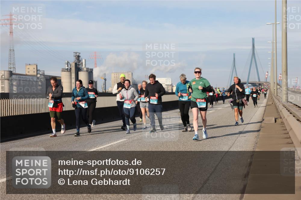 03.10.2025 - Köhlbrandbrückenlauf Lena Gebhardt http://msf.ph/oto/9106257 03.10.2025 10:13:19 Position 2 2260 meine-sportfotos.de