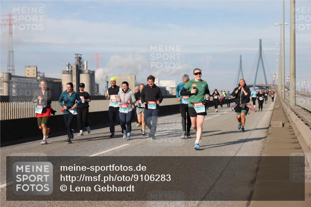 03.10.2025 - Köhlbrandbrückenlauf Lena Gebhardt http://msf.ph/oto/9106283 03.10.2025 10:13:20 Position 2 2260 meine-sportfotos.de