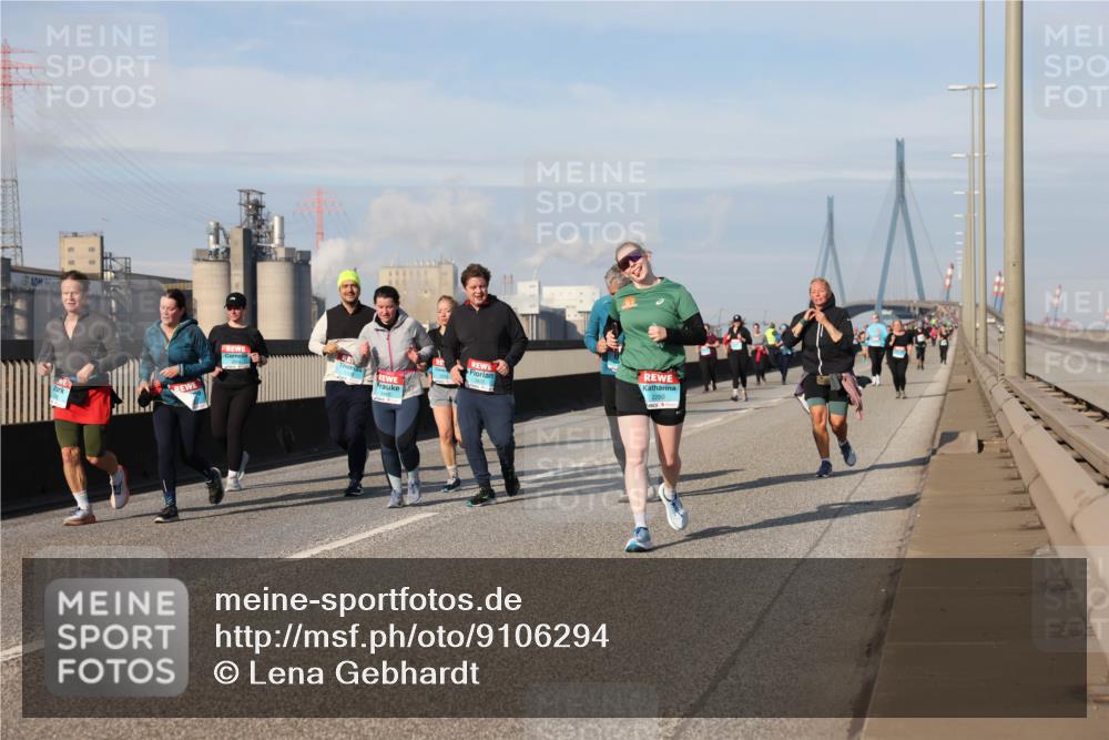 03.10.2025 - Köhlbrandbrückenlauf Lena Gebhardt http://msf.ph/oto/9106294 03.10.2025 10:13:20 Position 2 2260 meine-sportfotos.de