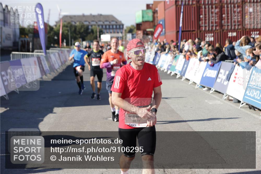 03.10.2025 - Köhlbrandbrückenlauf Jannik Wohlers http://msf.ph/oto/9106295 03.10.2025 12:58:55 Ziel 4126, 4368, 5824, 5955, 6167, 6611, 6674 meine-sportfotos.de