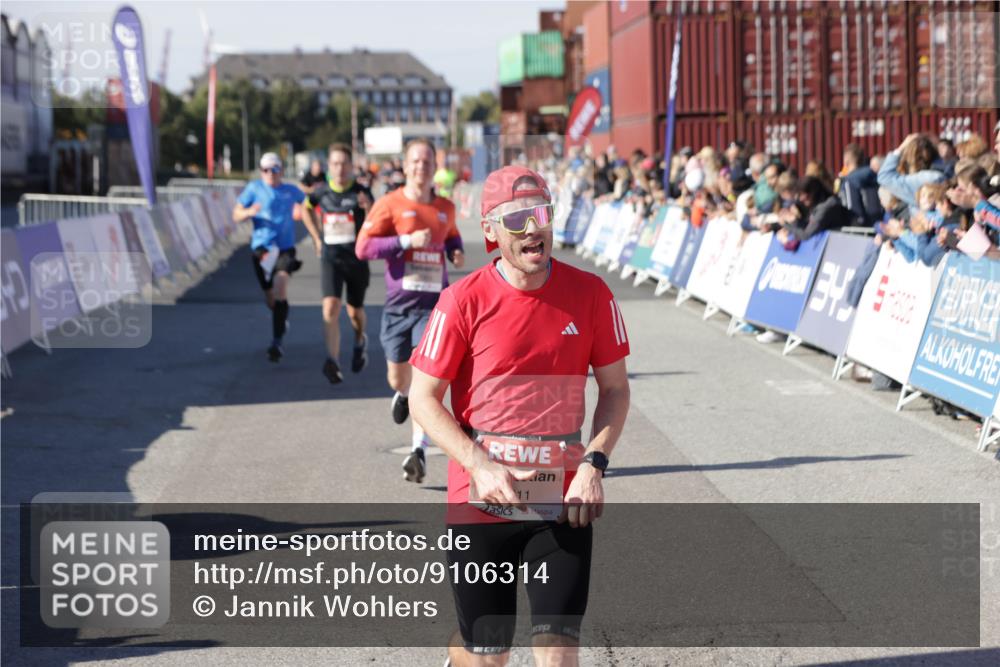 03.10.2025 - Köhlbrandbrückenlauf Jannik Wohlers http://msf.ph/oto/9106314 03.10.2025 12:58:55 Ziel 4126, 4368, 5824, 5955, 6167, 6611, 6674 meine-sportfotos.de