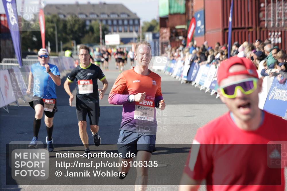 03.10.2025 - Köhlbrandbrückenlauf Jannik Wohlers http://msf.ph/oto/9106335 03.10.2025 12:58:56 Ziel 4126, 4368, 5955, 6611, 6674 meine-sportfotos.de