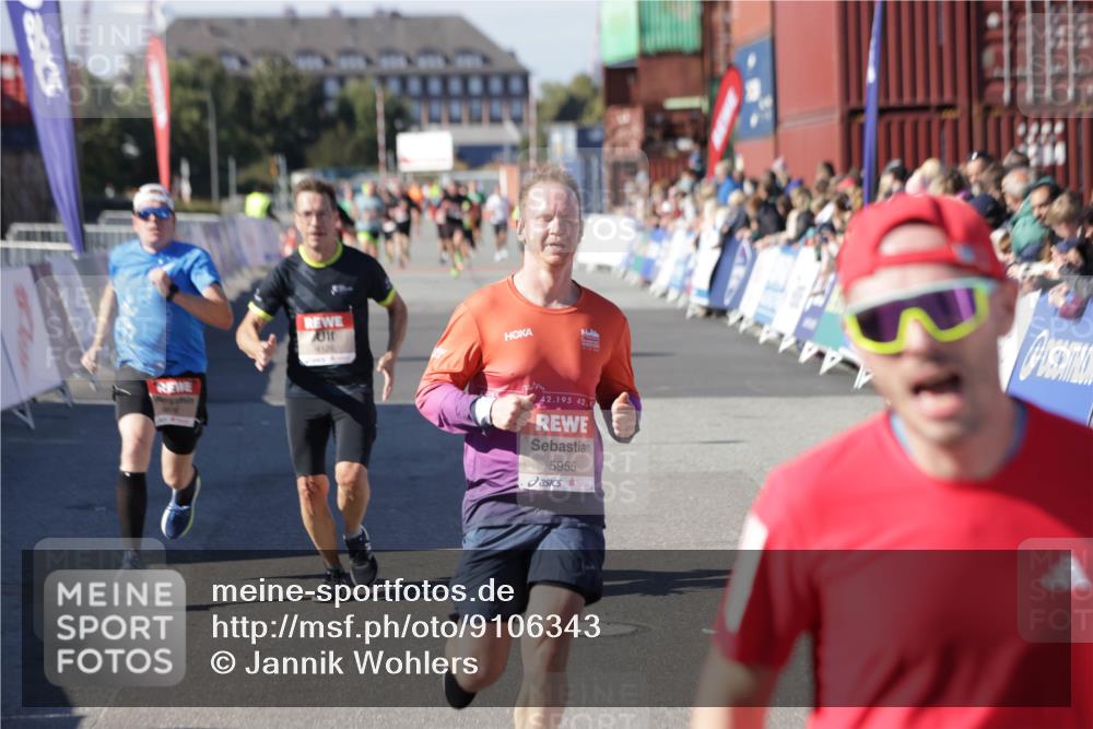 03.10.2025 - Köhlbrandbrückenlauf Jannik Wohlers http://msf.ph/oto/9106343 03.10.2025 12:58:56 Ziel 4126, 4368, 5955, 6611, 6674 meine-sportfotos.de