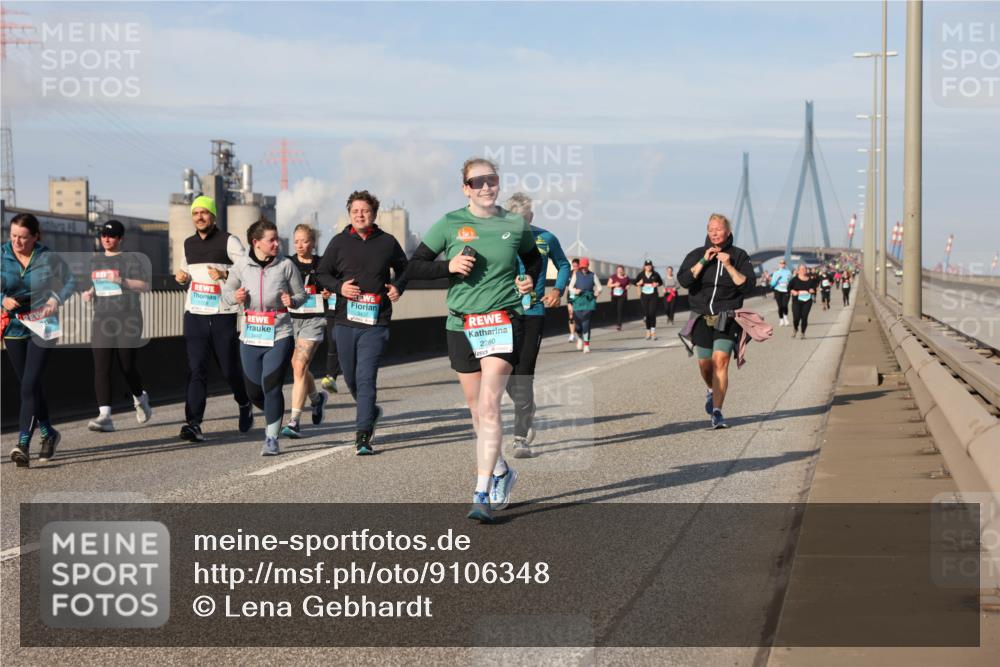 03.10.2025 - Köhlbrandbrückenlauf Lena Gebhardt http://msf.ph/oto/9106348 03.10.2025 10:13:21 Position 2 2260 meine-sportfotos.de