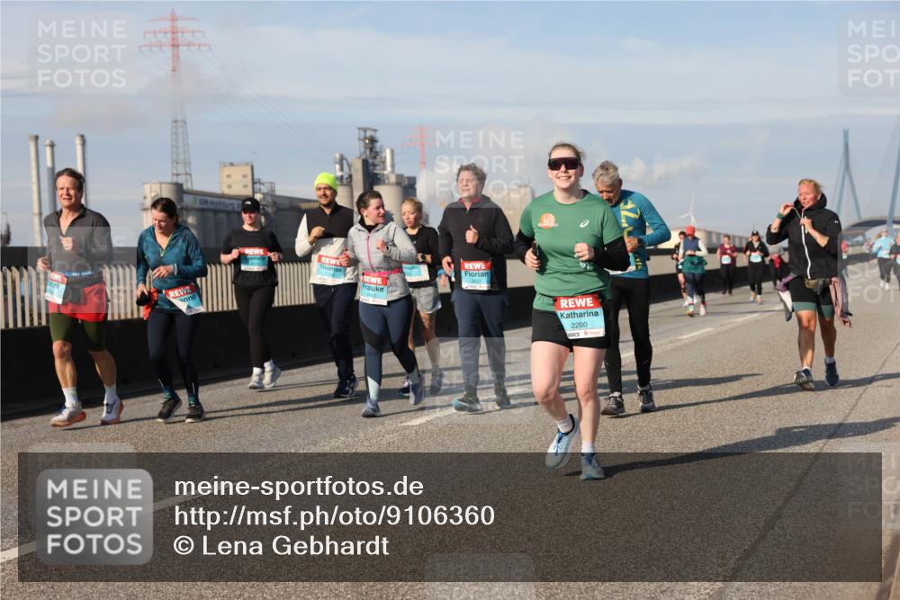 03.10.2025 - Köhlbrandbrückenlauf Lena Gebhardt http://msf.ph/oto/9106360 03.10.2025 10:13:21 Position 2 172, 3442, 3437, 2260 meine-sportfotos.de