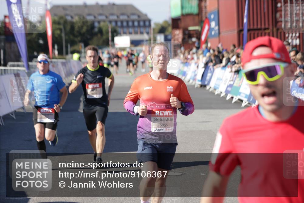 03.10.2025 - Köhlbrandbrückenlauf Jannik Wohlers http://msf.ph/oto/9106367 03.10.2025 12:58:56 Ziel 4126, 4368, 5955, 6611, 6674 meine-sportfotos.de