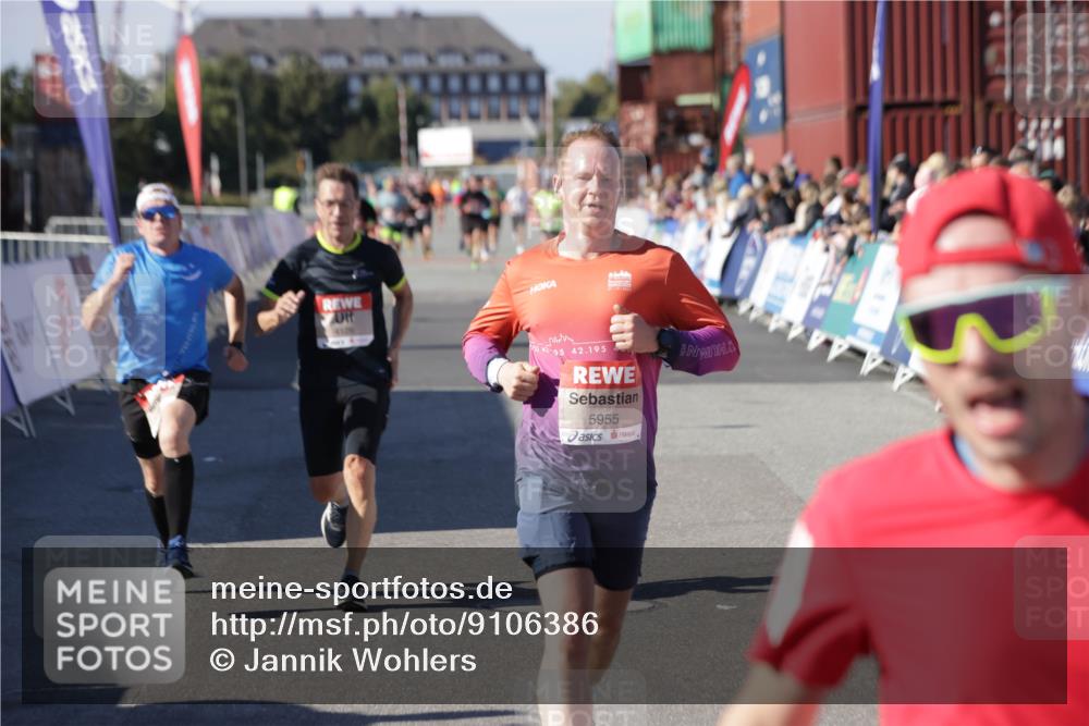 03.10.2025 - Köhlbrandbrückenlauf Jannik Wohlers http://msf.ph/oto/9106386 03.10.2025 12:58:56 Ziel 4126, 4368, 5955, 6611, 6674 meine-sportfotos.de