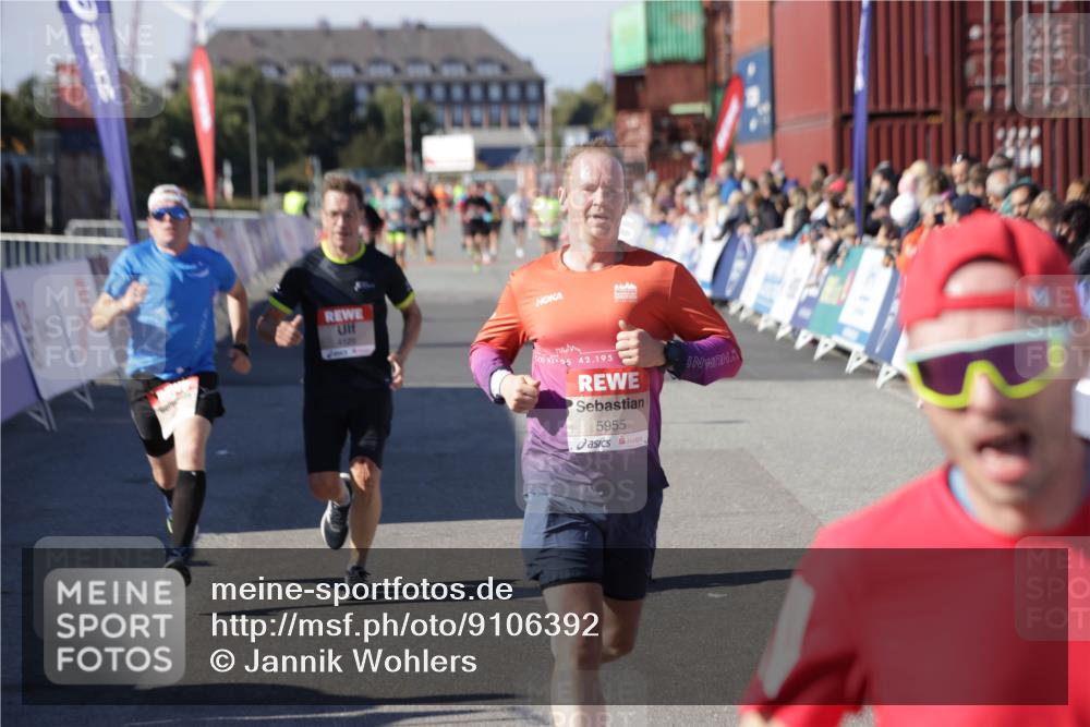 03.10.2025 - Köhlbrandbrückenlauf Jannik Wohlers http://msf.ph/oto/9106392 03.10.2025 12:58:56 Ziel 4126, 4368, 5955, 6611, 6674 meine-sportfotos.de