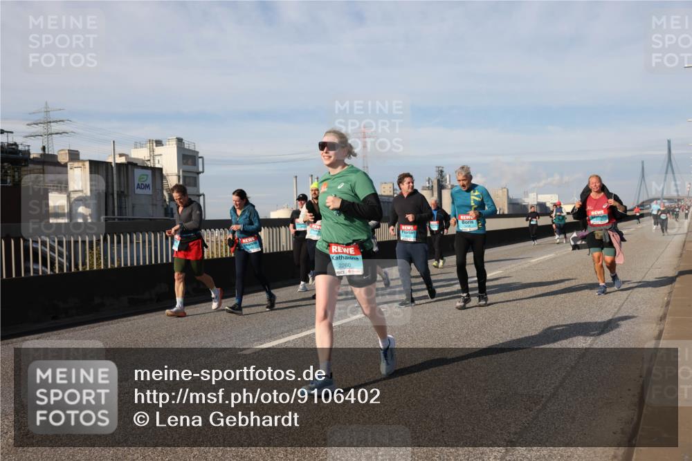 03.10.2025 - Köhlbrandbrückenlauf Lena Gebhardt http://msf.ph/oto/9106402 03.10.2025 10:13:23 Position 2 2260, 44 meine-sportfotos.de