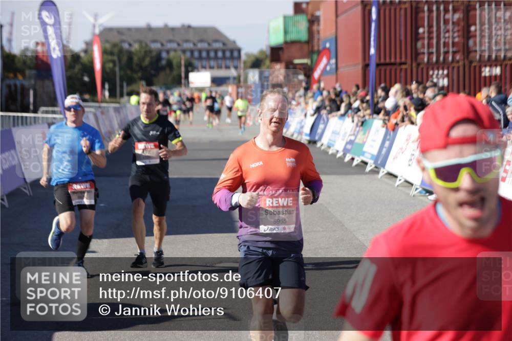 03.10.2025 - Köhlbrandbrückenlauf Jannik Wohlers http://msf.ph/oto/9106407 03.10.2025 12:58:56 Ziel 4126, 4368, 5955, 6611, 6674 meine-sportfotos.de