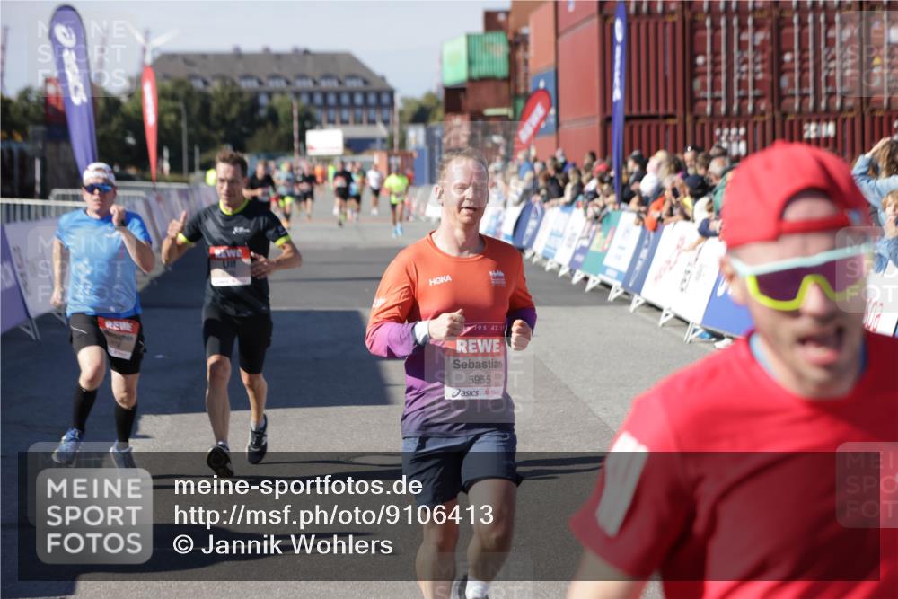 03.10.2025 - Köhlbrandbrückenlauf Jannik Wohlers http://msf.ph/oto/9106413 03.10.2025 12:58:56 Ziel 4126, 4368, 5955, 6611, 6674 meine-sportfotos.de