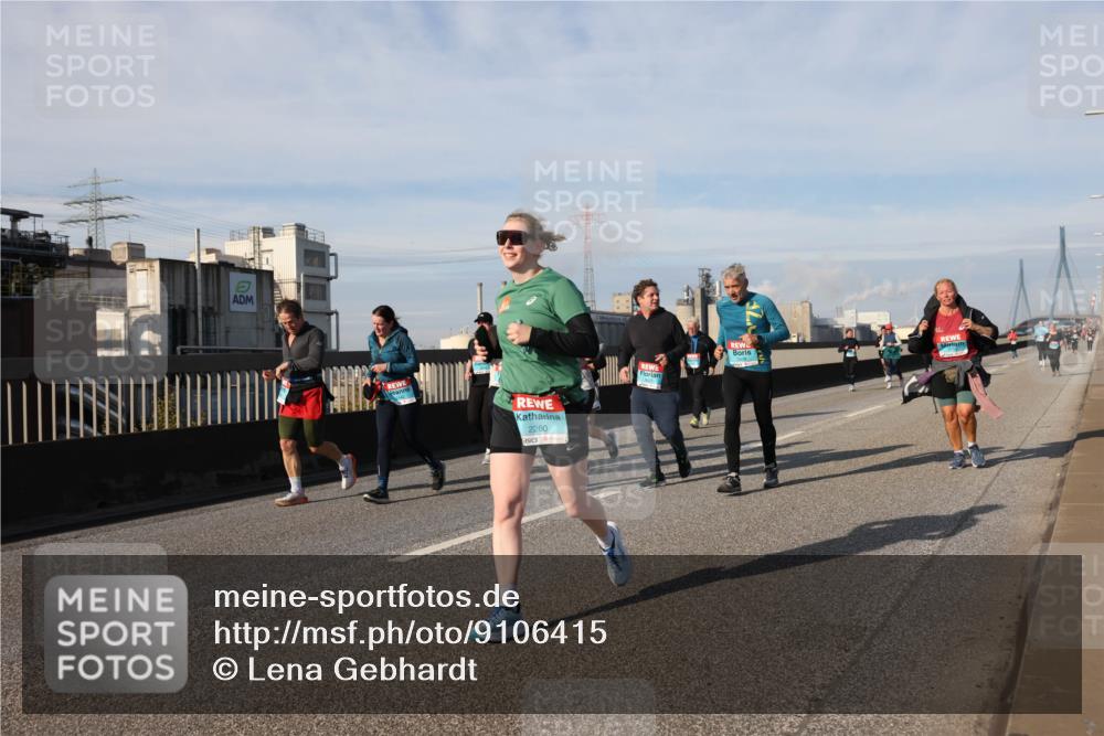 03.10.2025 - Köhlbrandbrückenlauf Lena Gebhardt http://msf.ph/oto/9106415 03.10.2025 10:13:23 Position 2 2260 meine-sportfotos.de
