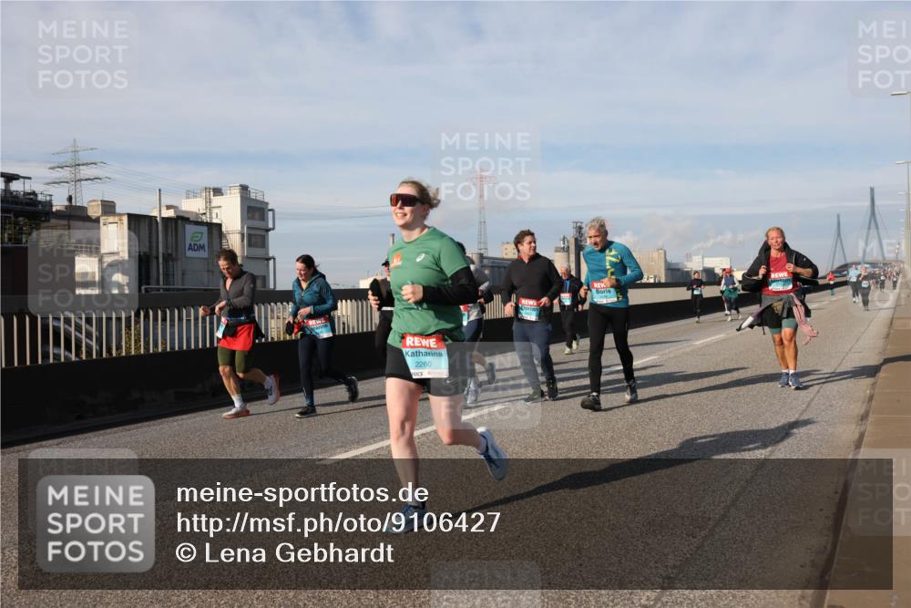 03.10.2025 - Köhlbrandbrückenlauf Lena Gebhardt http://msf.ph/oto/9106427 03.10.2025 10:13:23 Position 2 2260 meine-sportfotos.de
