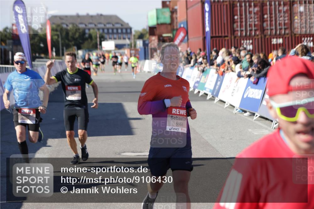 03.10.2025 - Köhlbrandbrückenlauf Jannik Wohlers http://msf.ph/oto/9106430 03.10.2025 12:58:57 Ziel 4126, 4368, 5955, 6611, 6674 meine-sportfotos.de
