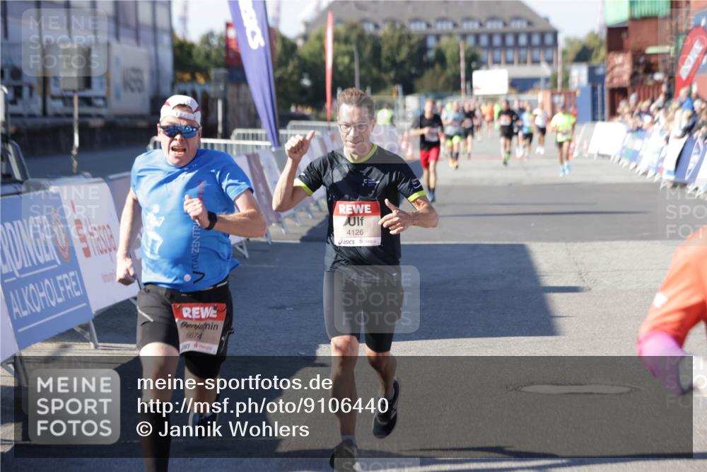 03.10.2025 - Köhlbrandbrückenlauf Jannik Wohlers http://msf.ph/oto/9106440 03.10.2025 12:58:57 Ziel 4126, 4368, 5955, 6611, 6674 meine-sportfotos.de