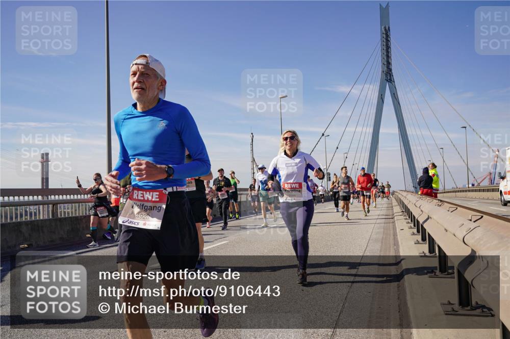 03.10.2025 - Köhlbrandbrückenlauf Michael Burmester http://msf.ph/oto/9106443 03.10.2025 12:49:59 Position 2 4928 meine-sportfotos.de
