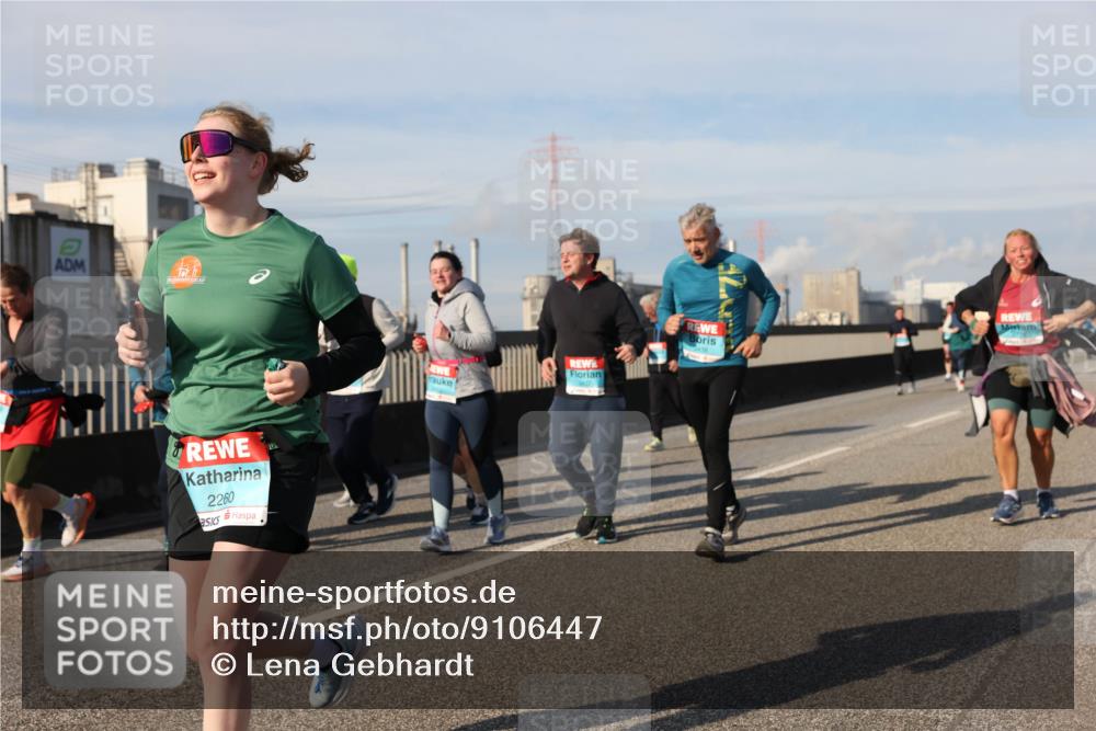 03.10.2025 - Köhlbrandbrückenlauf Lena Gebhardt http://msf.ph/oto/9106447 03.10.2025 10:13:23 Position 2 2260 meine-sportfotos.de