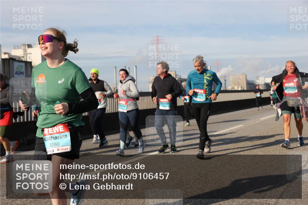 03.10.2025 - Köhlbrandbrückenlauf Lena Gebhardt http://msf.ph/oto/9106457 03.10.2025 10:13:24 Position 2 2260 meine-sportfotos.de