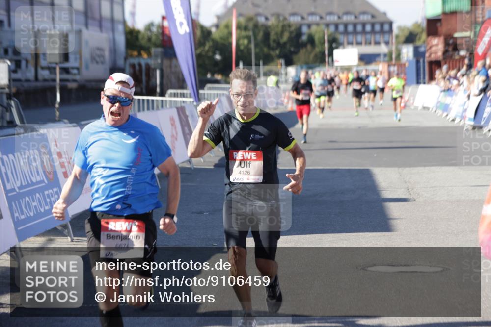 03.10.2025 - Köhlbrandbrückenlauf Jannik Wohlers http://msf.ph/oto/9106459 03.10.2025 12:58:57 Ziel 4126, 4368, 5955, 6611, 6674 meine-sportfotos.de