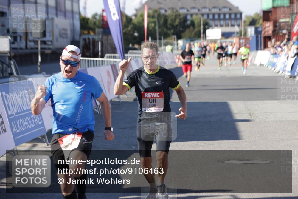 03.10.2025 - Köhlbrandbrückenlauf Jannik Wohlers http://msf.ph/oto/9106463 03.10.2025 12:58:57 Ziel 4126, 4368, 5955, 6611, 6674 meine-sportfotos.de