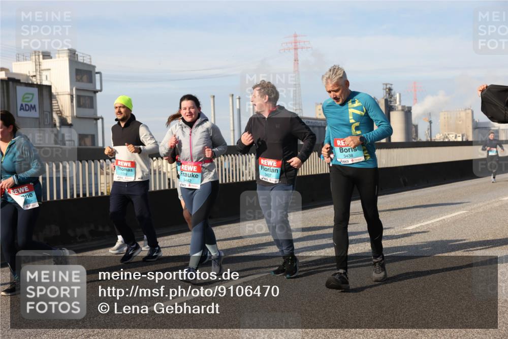 03.10.2025 - Köhlbrandbrückenlauf Lena Gebhardt http://msf.ph/oto/9106470 03.10.2025 10:13:24 Position 2 1729, 3442, 3437, 3438 meine-sportfotos.de