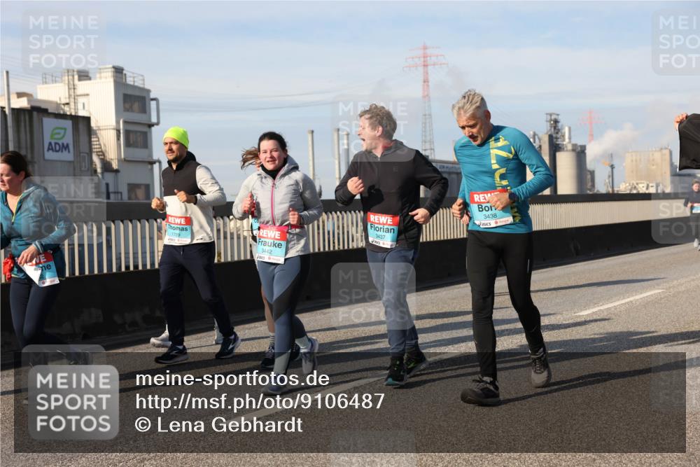 03.10.2025 - Köhlbrandbrückenlauf Lena Gebhardt http://msf.ph/oto/9106487 03.10.2025 10:13:24 Position 2 1729, 3442, 3437, 3438 meine-sportfotos.de