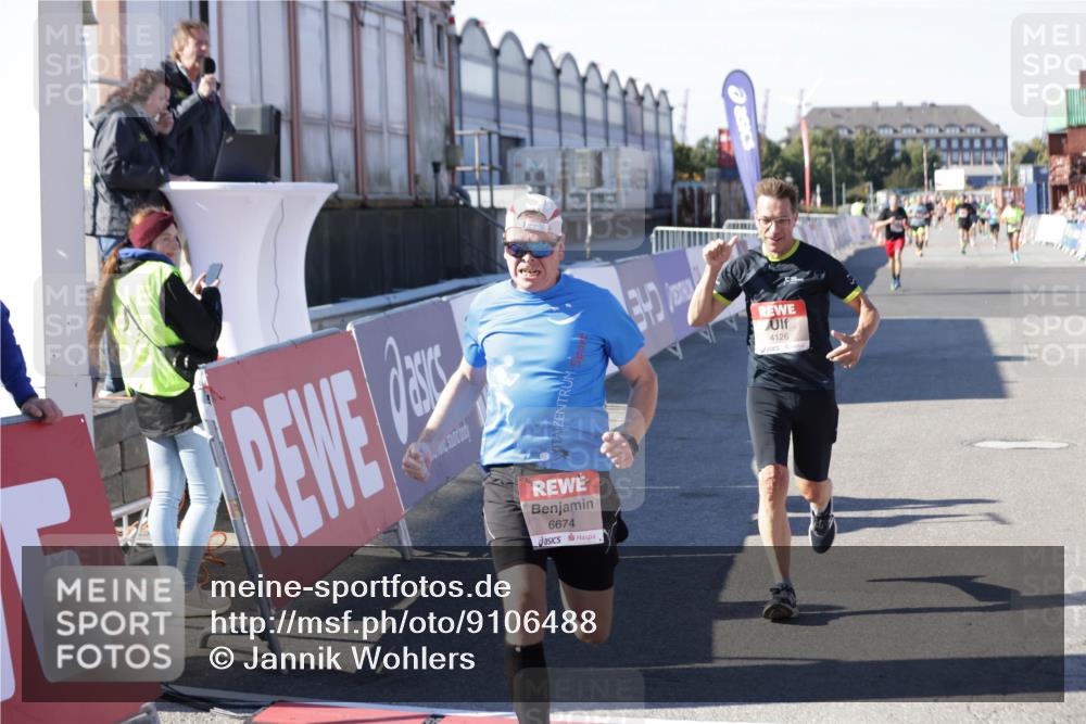 03.10.2025 - Köhlbrandbrückenlauf Jannik Wohlers http://msf.ph/oto/9106488 03.10.2025 12:58:58 Ziel 4126, 4368, 5955, 6611, 6674 meine-sportfotos.de