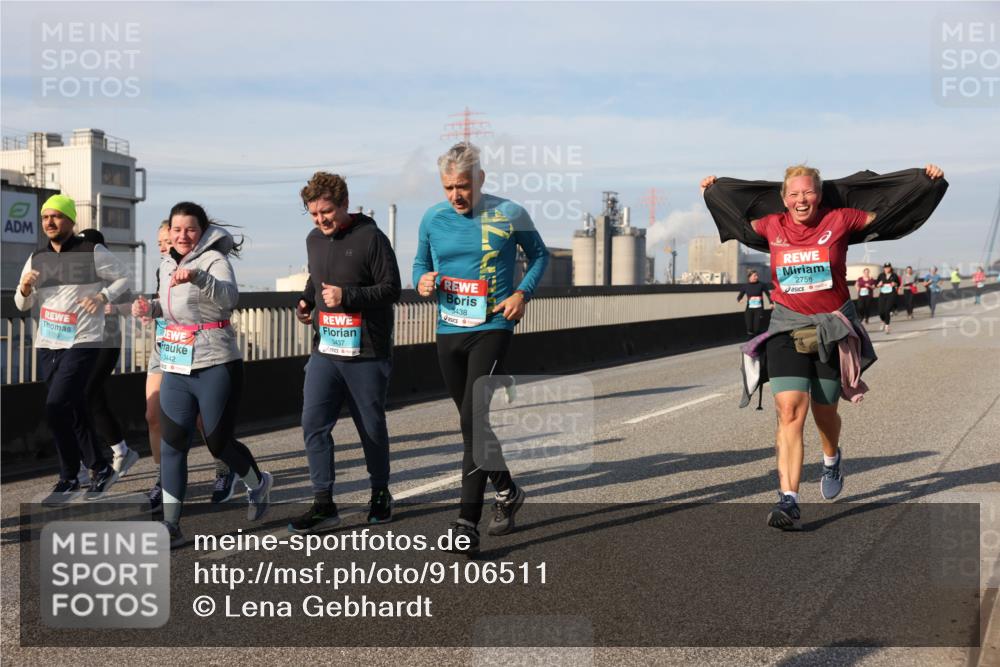 03.10.2025 - Köhlbrandbrückenlauf Lena Gebhardt http://msf.ph/oto/9106511 03.10.2025 10:13:24 Position 2 3438, 3442, 3437, 2756 meine-sportfotos.de