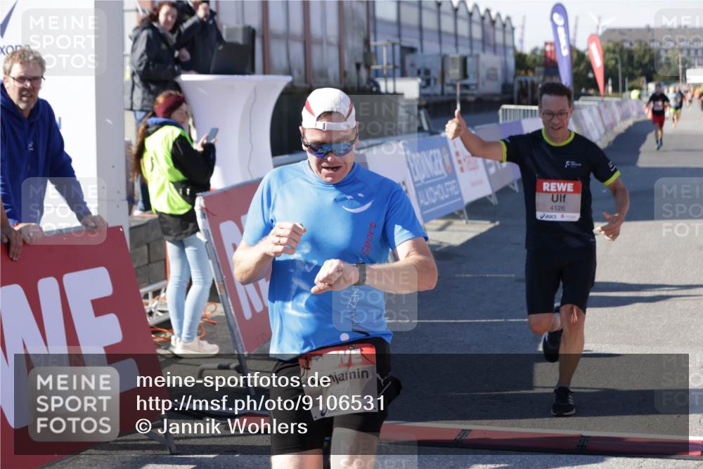 03.10.2025 - Köhlbrandbrückenlauf Jannik Wohlers http://msf.ph/oto/9106531 03.10.2025 12:58:58 Ziel 4126, 4368, 5955, 6611, 6674 meine-sportfotos.de