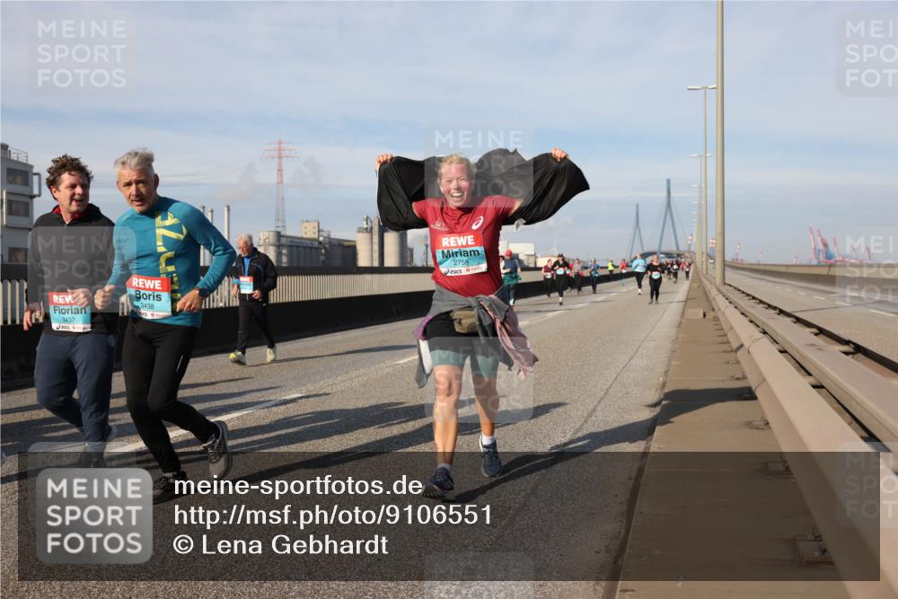 03.10.2025 - Köhlbrandbrückenlauf Lena Gebhardt http://msf.ph/oto/9106551 03.10.2025 10:13:25 Position 2 3437, 3438, 2756 meine-sportfotos.de