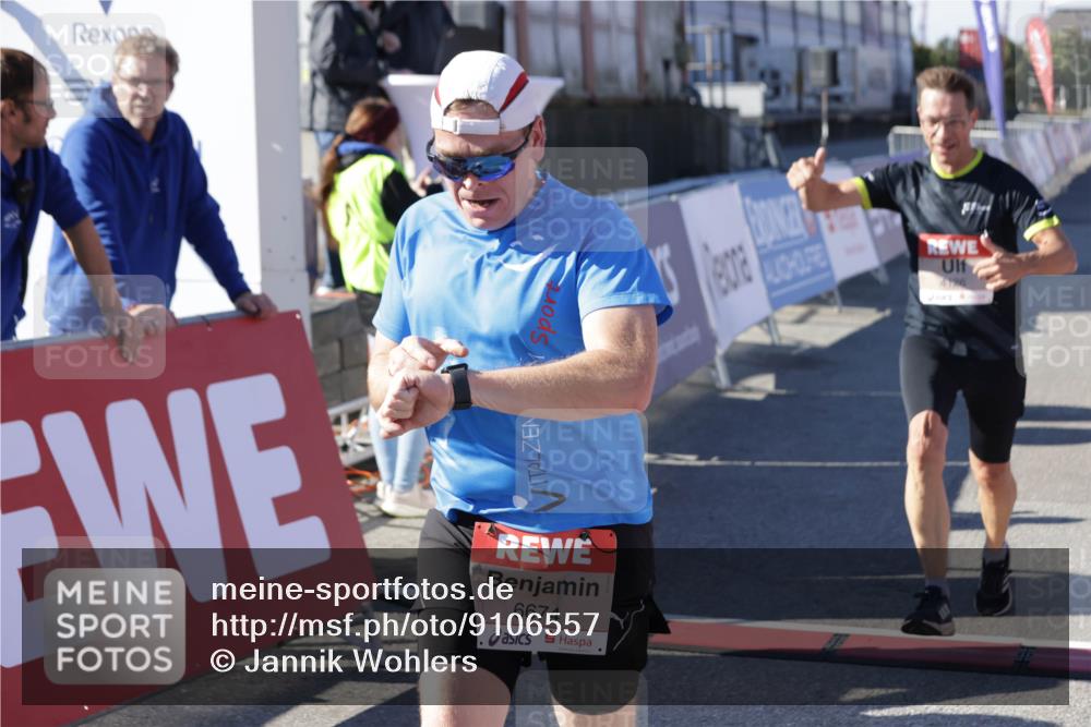 03.10.2025 - Köhlbrandbrückenlauf Jannik Wohlers http://msf.ph/oto/9106557 03.10.2025 12:58:58 Ziel 4126, 4368, 5955, 6611, 6674 meine-sportfotos.de