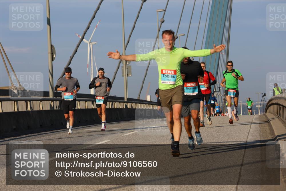 03.10.2025 - Köhlbrandbrückenlauf Strokosch-Dieckow http://msf.ph/oto/9106560 03.10.2025 09:35:36 Position 2 1462, 3193 meine-sportfotos.de