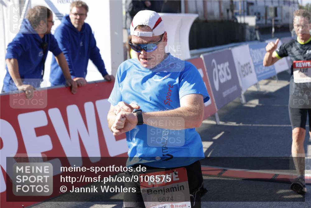 03.10.2025 - Köhlbrandbrückenlauf Jannik Wohlers http://msf.ph/oto/9106575 03.10.2025 12:58:58 Ziel 4126, 4368, 5955, 6611, 6674 meine-sportfotos.de