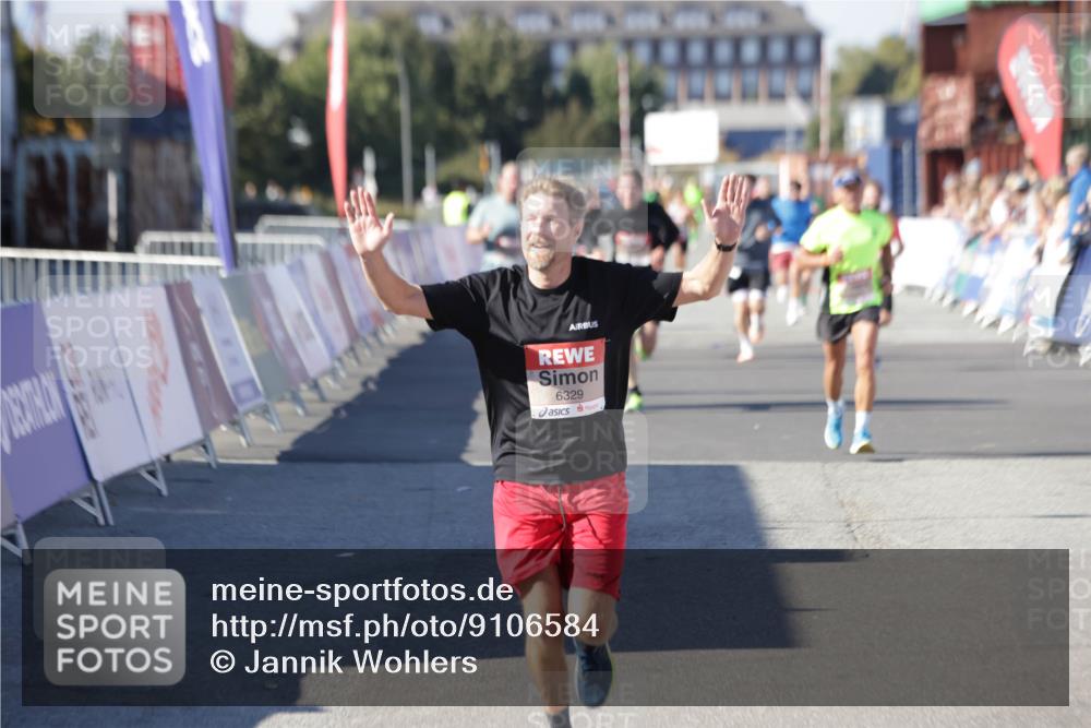 03.10.2025 - Köhlbrandbrückenlauf Jannik Wohlers http://msf.ph/oto/9106584 03.10.2025 12:59:04 Ziel 4126, 5955, 5967, 6329, 6611, 6674 meine-sportfotos.de