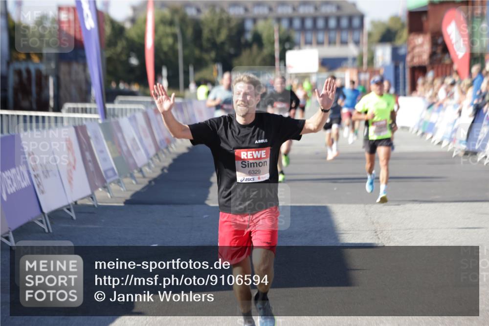 03.10.2025 - Köhlbrandbrückenlauf Jannik Wohlers http://msf.ph/oto/9106594 03.10.2025 12:59:04 Ziel 4126, 5955, 5967, 6329, 6611, 6674 meine-sportfotos.de