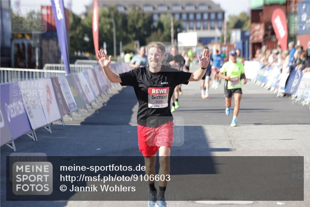 03.10.2025 - Köhlbrandbrückenlauf Jannik Wohlers http://msf.ph/oto/9106603 03.10.2025 12:59:05 Ziel 4126, 4164, 5955, 5967, 6329, 6674 meine-sportfotos.de