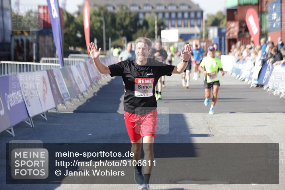 03.10.2025 - Köhlbrandbrückenlauf Jannik Wohlers http://msf.ph/oto/9106611 03.10.2025 12:59:05 Ziel 4126, 4164, 5955, 5967, 6329, 6674 meine-sportfotos.de