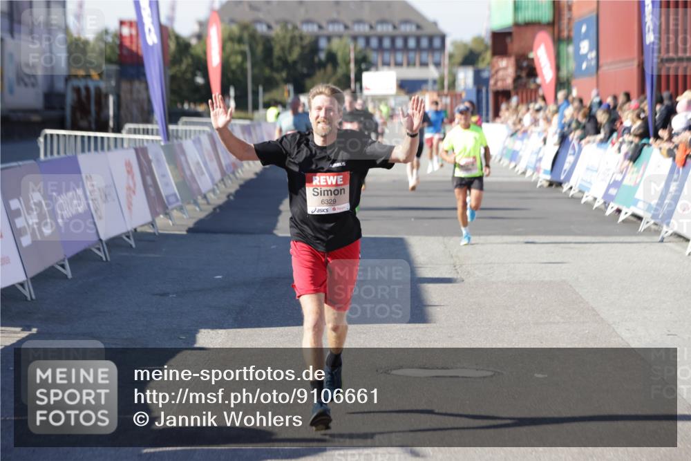 03.10.2025 - Köhlbrandbrückenlauf Jannik Wohlers http://msf.ph/oto/9106661 03.10.2025 12:59:05 Ziel 4126, 4164, 5955, 5967, 6329, 6674 meine-sportfotos.de