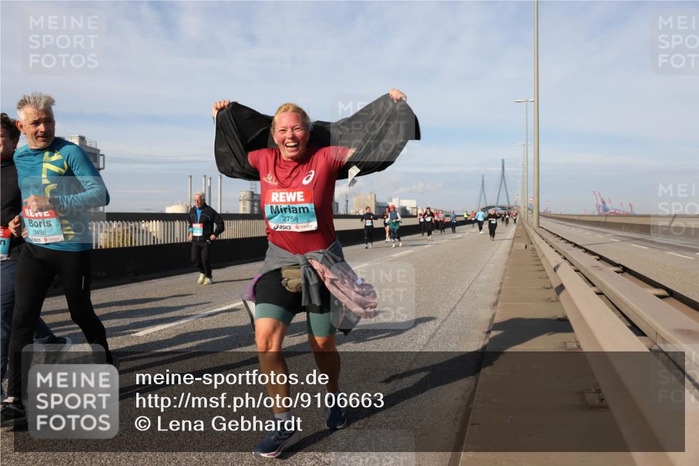 03.10.2025 - Köhlbrandbrückenlauf Lena Gebhardt http://msf.ph/oto/9106663 03.10.2025 10:13:25 Position 2 3438, 2756 meine-sportfotos.de