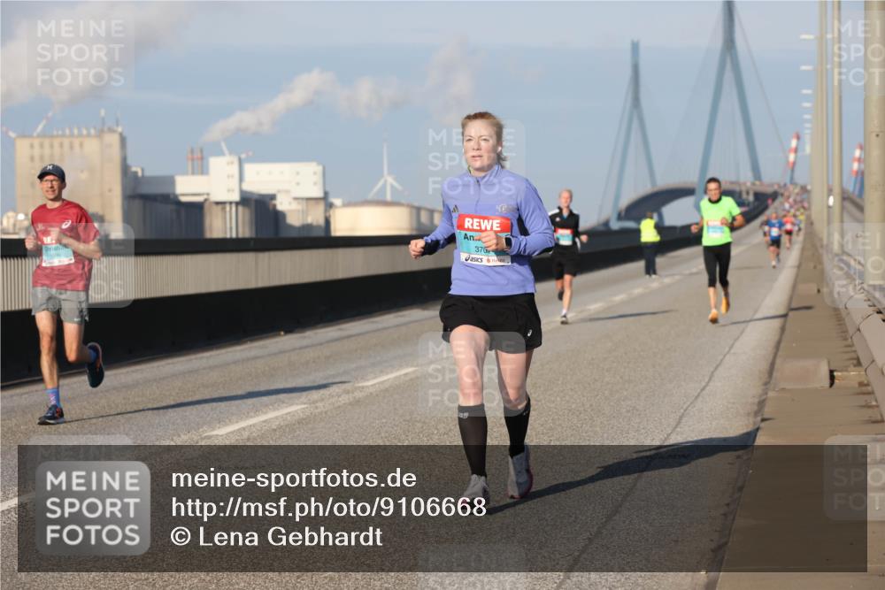 03.10.2025 - Köhlbrandbrückenlauf Lena Gebhardt http://msf.ph/oto/9106668 03.10.2025 09:39:27 Position 2 370 meine-sportfotos.de