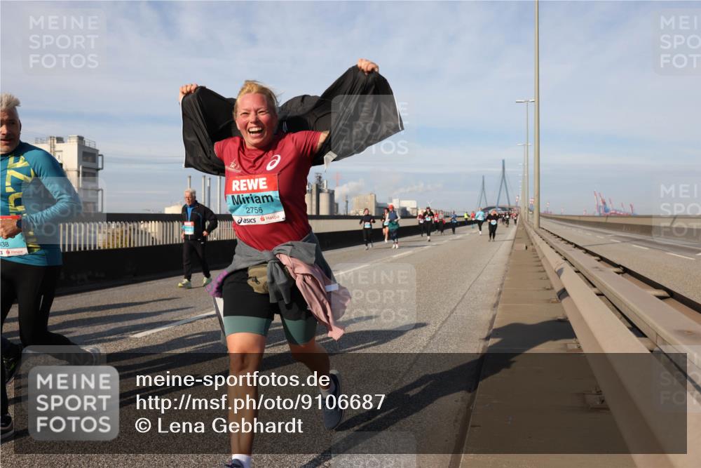 03.10.2025 - Köhlbrandbrückenlauf Lena Gebhardt http://msf.ph/oto/9106687 03.10.2025 10:13:26 Position 2 438, 2756 meine-sportfotos.de