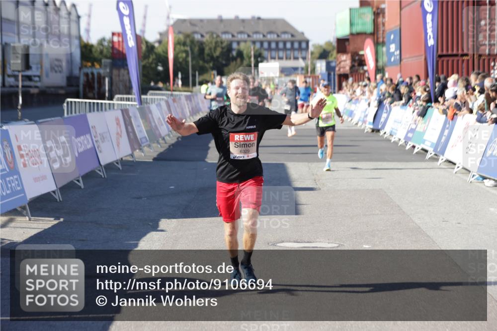 03.10.2025 - Köhlbrandbrückenlauf Jannik Wohlers http://msf.ph/oto/9106694 03.10.2025 12:59:05 Ziel 4126, 4164, 5955, 5967, 6329, 6674 meine-sportfotos.de